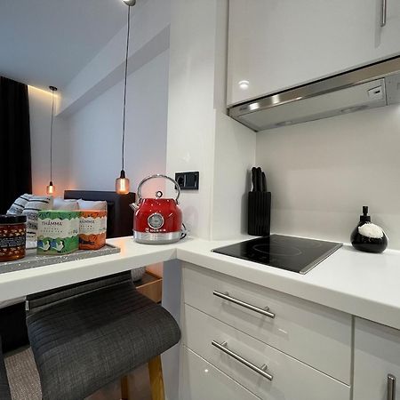 Milos 513 Plaka - Monastiraki By Superhost Hub เอเธนส์ ภายนอก รูปภาพ