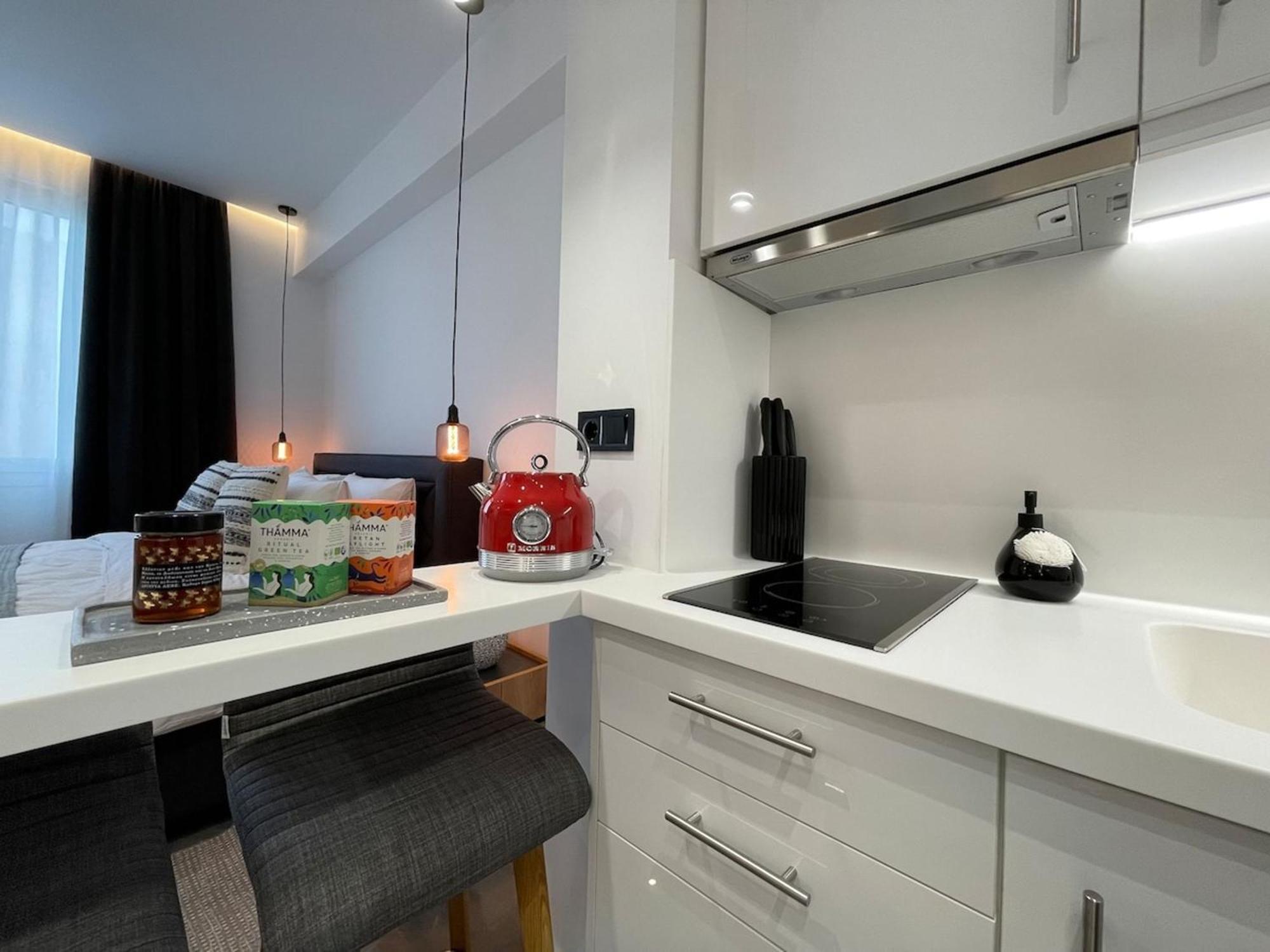 Milos 513 Plaka - Monastiraki By Superhost Hub เอเธนส์ ภายนอก รูปภาพ